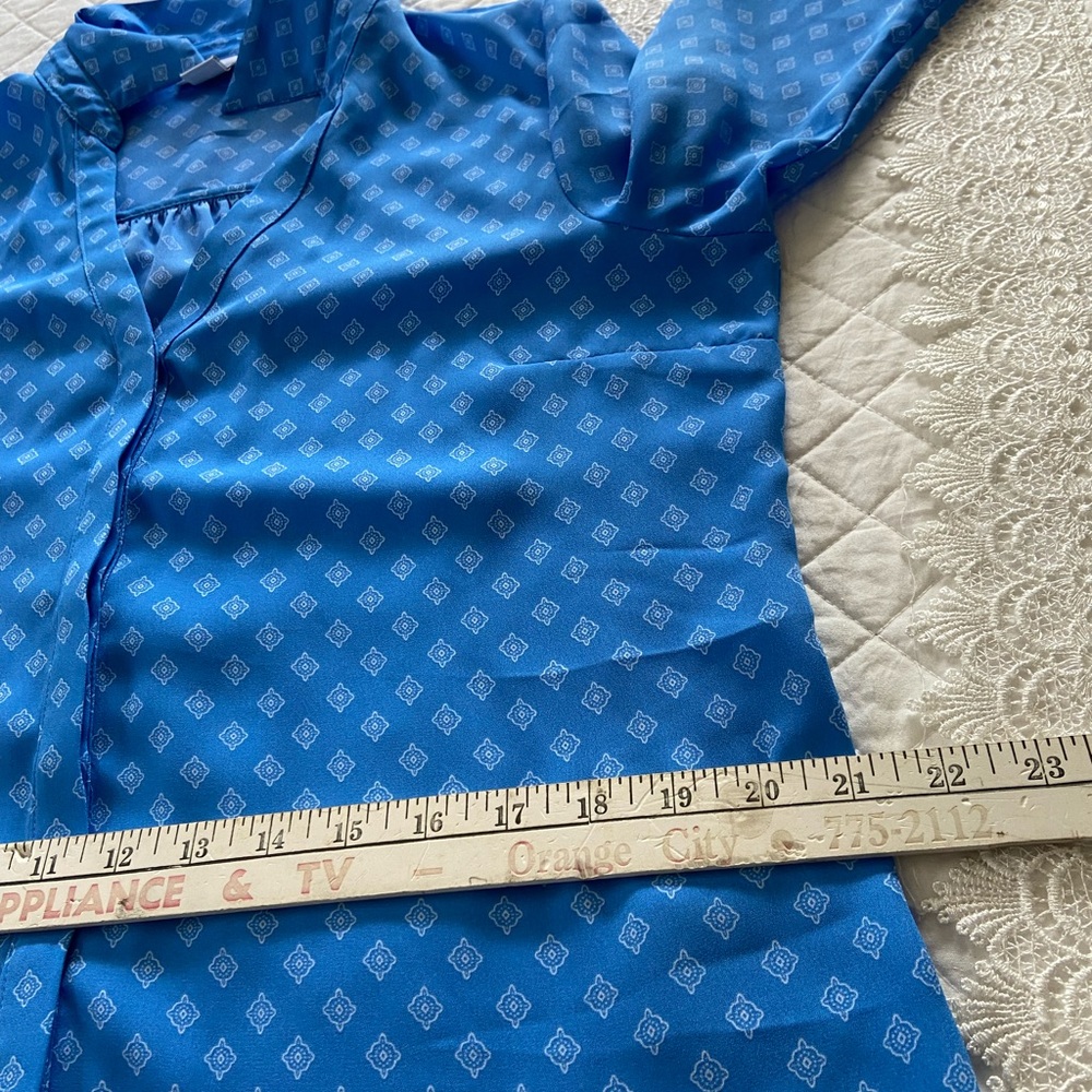 Liz Claiborne Azure and White Patterned Blouse Size LP - Picture 11 of 12